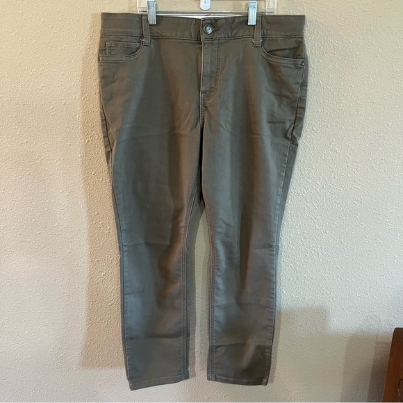 Liz Claiborne Pants - Liz Claiborne Gray/Tan Casual Pants size 14 mid rise